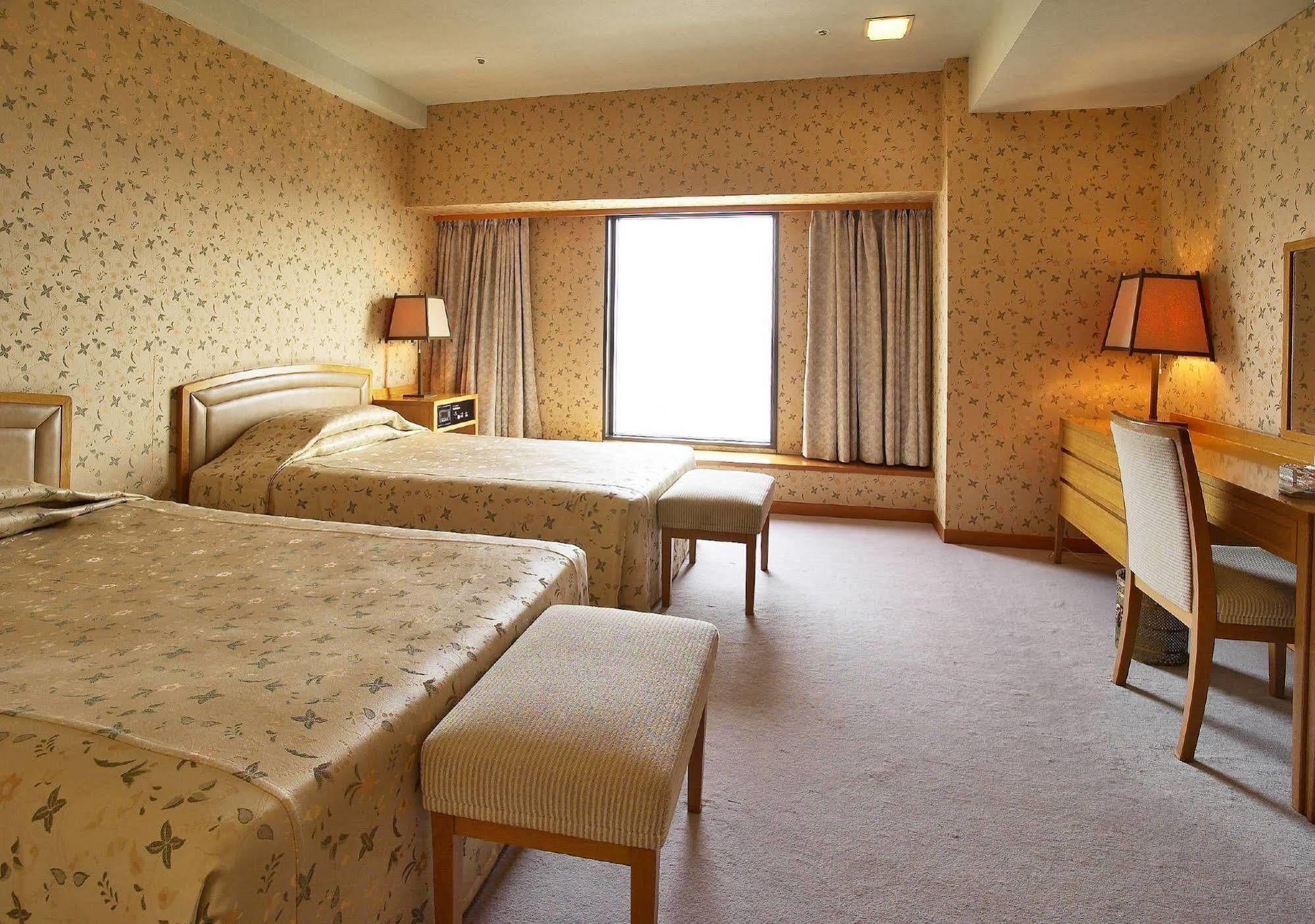 Ana Crowne Plaza Kumamoto New Sky By Ihg Hotell Exteriör bild